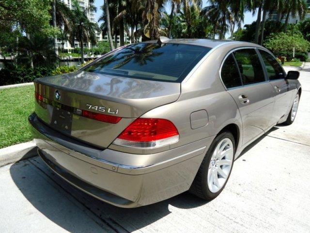 2004 BMW 7 series XLE FULL Loadedwhy PAY MORE Sedan