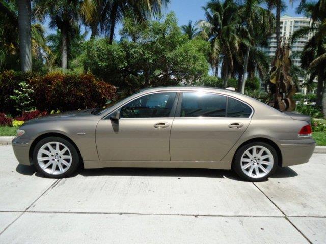 2004 BMW 7 series XLE FULL Loadedwhy PAY MORE Sedan