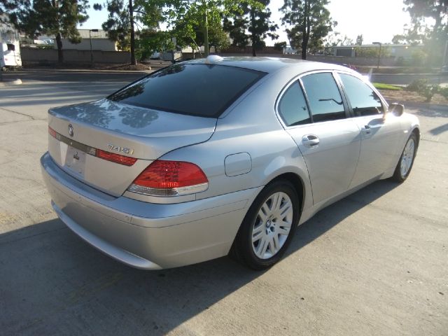 2005 BMW 7 series XLT 4x4 W/leather