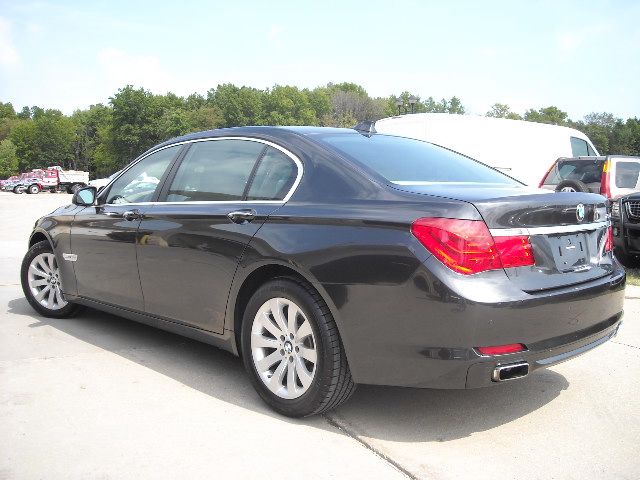 2010 BMW 7 series XLE Sedan 4D