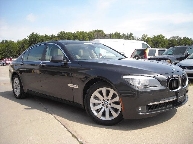 2010 BMW 7 series XLE Sedan 4D