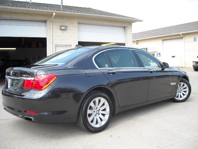 2010 BMW 7 series XLE Sedan 4D