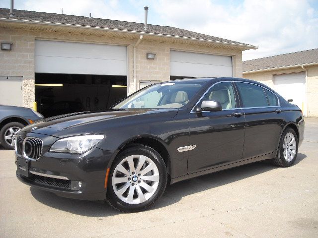 2010 BMW 7 series XLE Sedan 4D