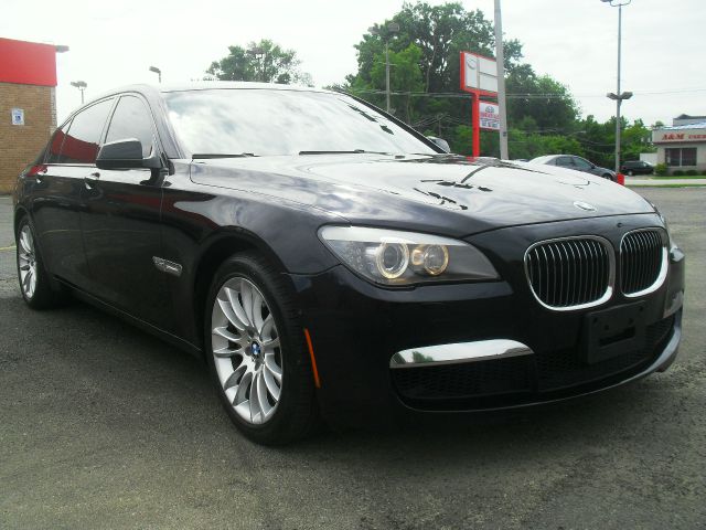 2010 BMW 7 series XLE Sedan 4D