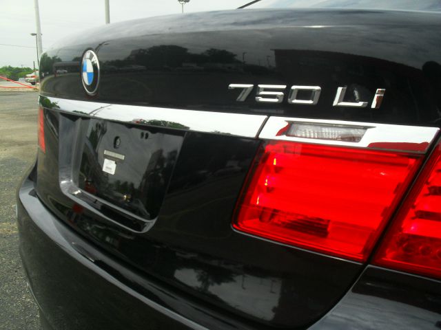 2010 BMW 7 series XLE Sedan 4D