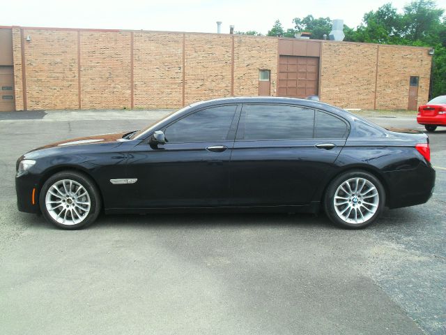 2010 BMW 7 series XLE Sedan 4D