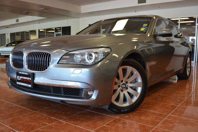 2011 BMW 7 series XLE Sedan 4D