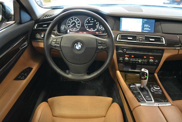 2011 BMW 7 series XLE Sedan 4D