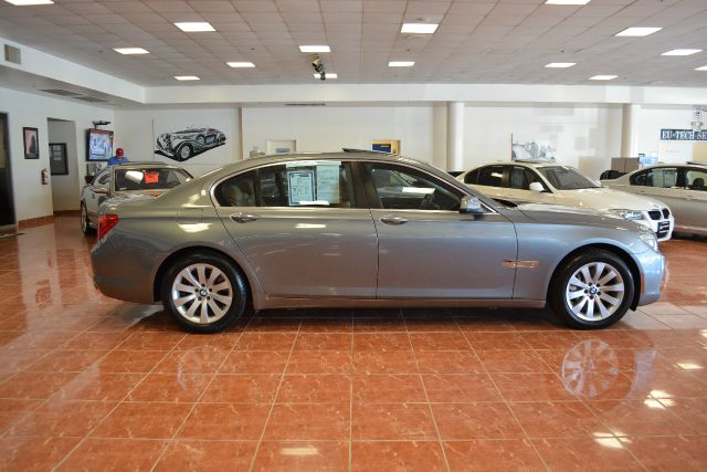 2011 BMW 7 series XLE Sedan 4D