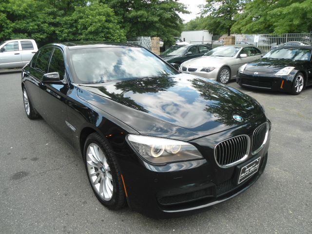 2011 BMW 7 series XLE Sedan 4D