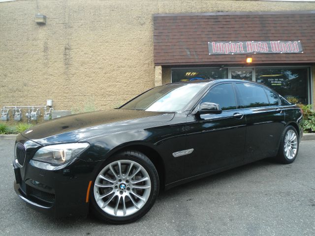 2011 BMW 7 series XLE Sedan 4D