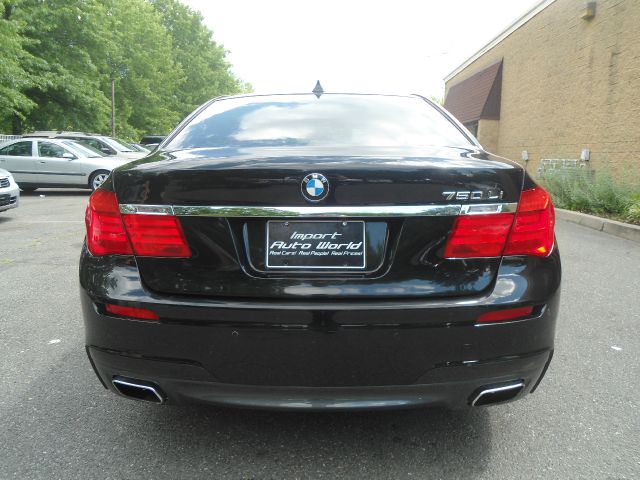 2011 BMW 7 series XLE Sedan 4D