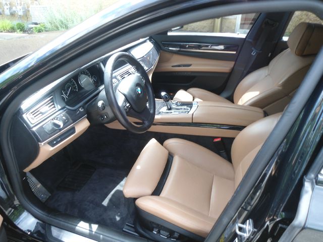 2011 BMW 7 series XLE Sedan 4D