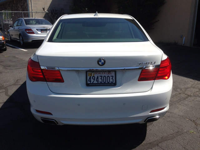 2011 BMW 7 series XLE Sedan 4D