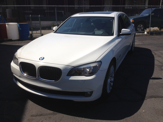 2011 BMW 7 series XLE Sedan 4D