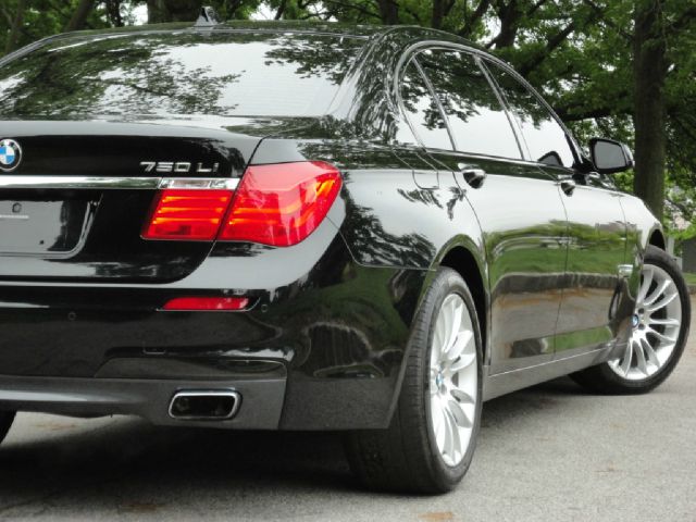 2011 BMW 7 series XLE Sedan 4D