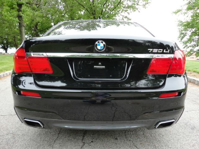 2011 BMW 7 series XLE Sedan 4D