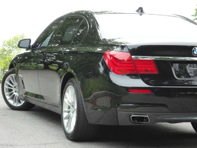 2011 BMW 7 series XLE Sedan 4D