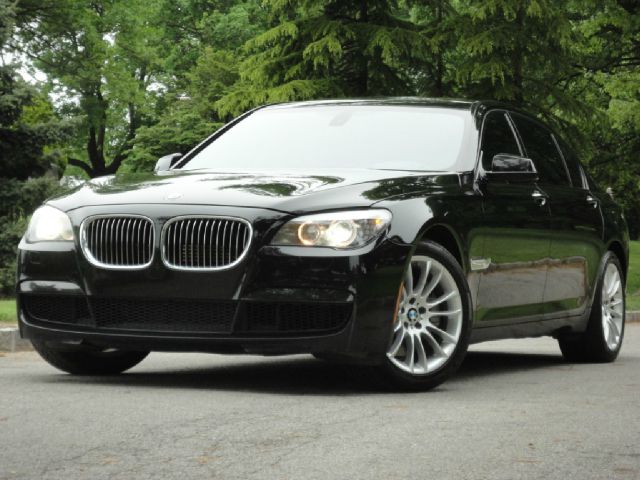 2011 BMW 7 series XLE Sedan 4D