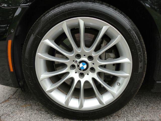 2011 BMW 7 series XLE Sedan 4D