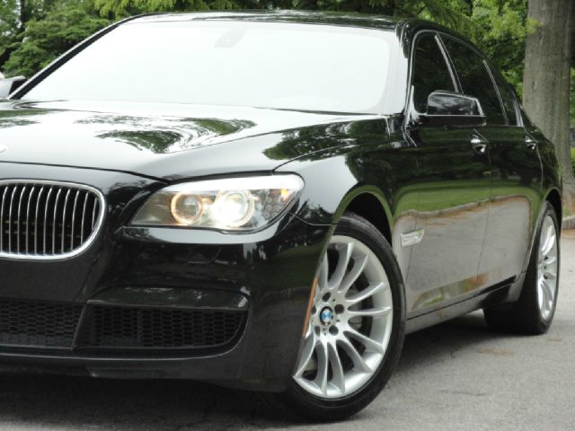 2011 BMW 7 series XLE Sedan 4D