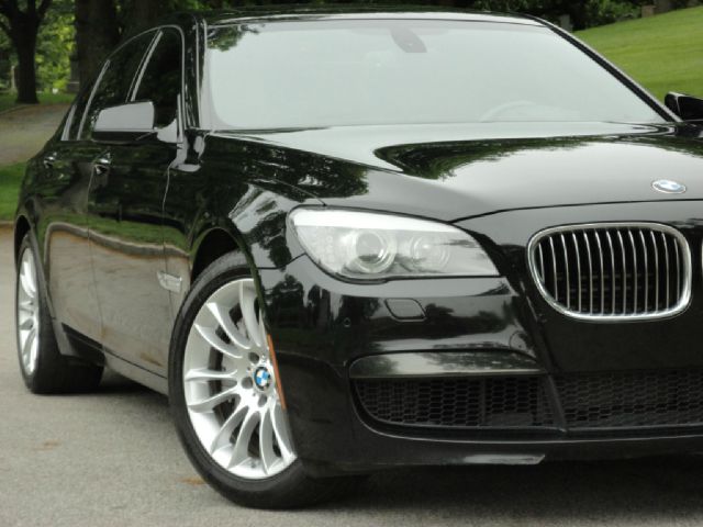 2011 BMW 7 series XLE Sedan 4D