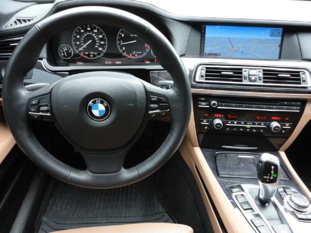 2011 BMW 7 series XLE Sedan 4D