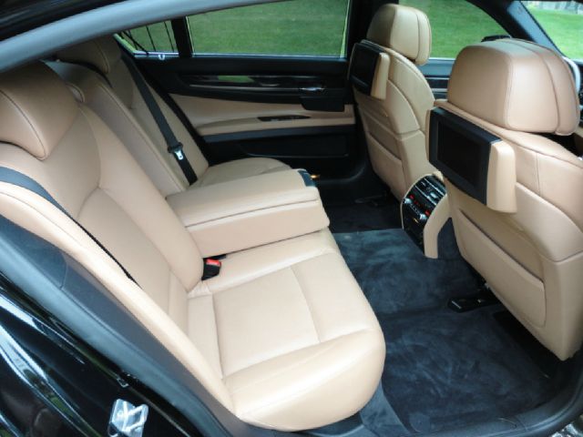 2011 BMW 7 series XLE Sedan 4D