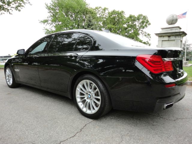 2011 BMW 7 series XLE Sedan 4D