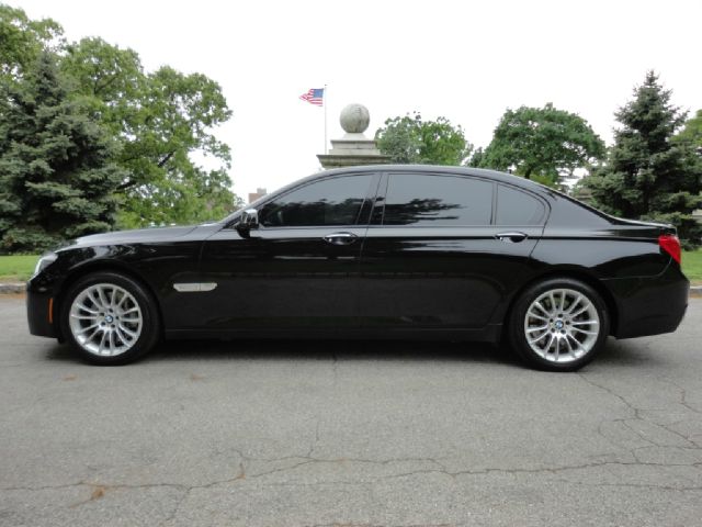 2011 BMW 7 series XLE Sedan 4D