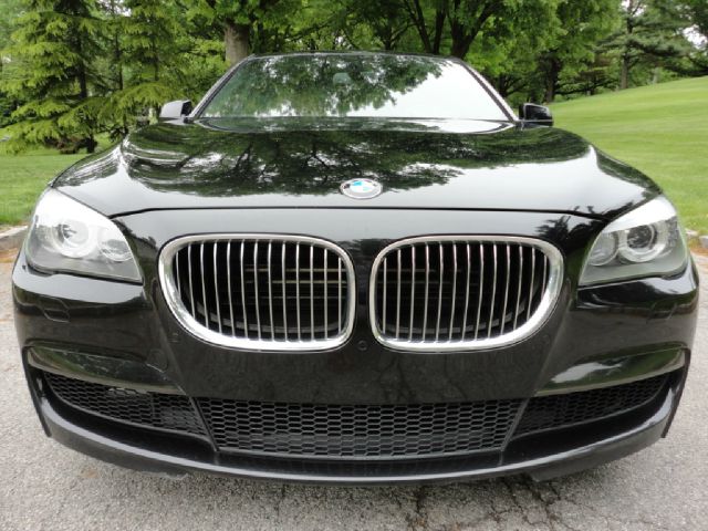 2011 BMW 7 series XLE Sedan 4D