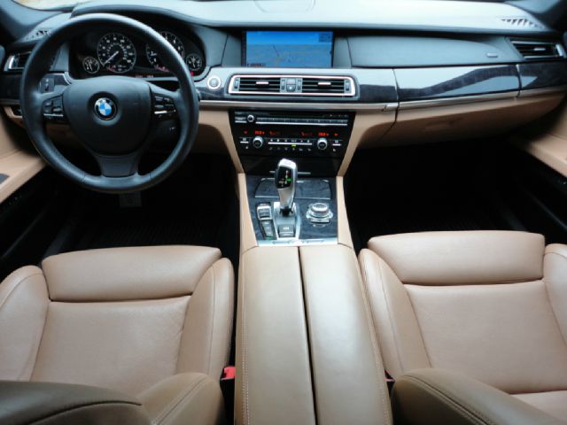 2011 BMW 7 series XLE Sedan 4D