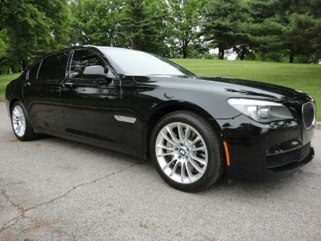 2011 BMW 7 series XLE Sedan 4D