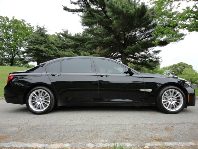 2011 BMW 7 series XLE Sedan 4D