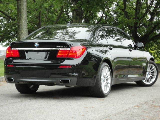 2011 BMW 7 series XLE Sedan 4D