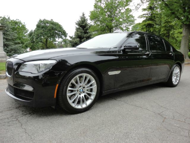 2011 BMW 7 series XLE Sedan 4D