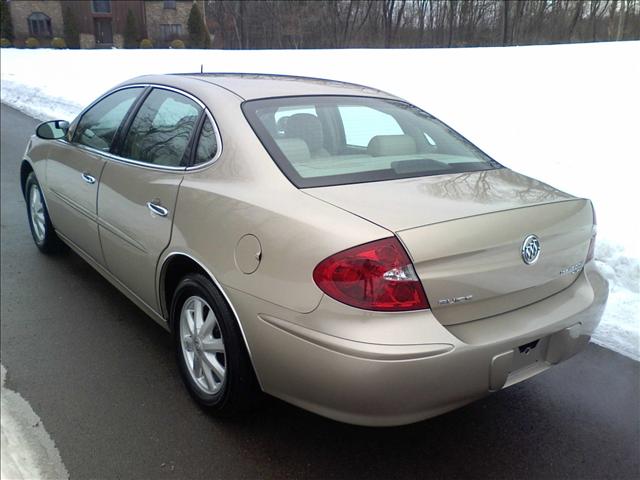 2005 Buick LaCrosse LS EXT 4X4