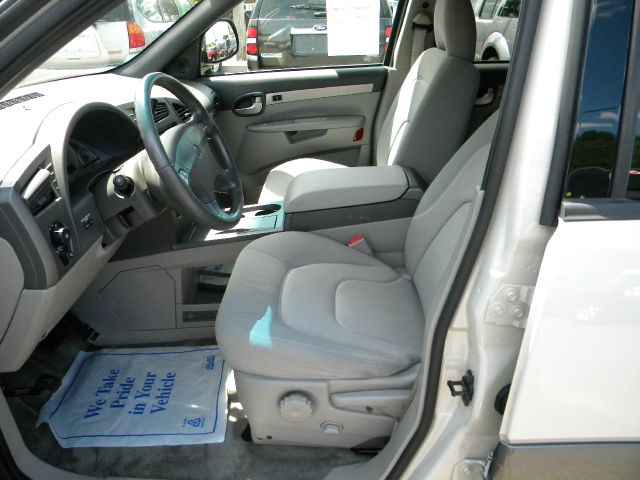 2004 Buick Rendezvous GS 460 Sedan 4D