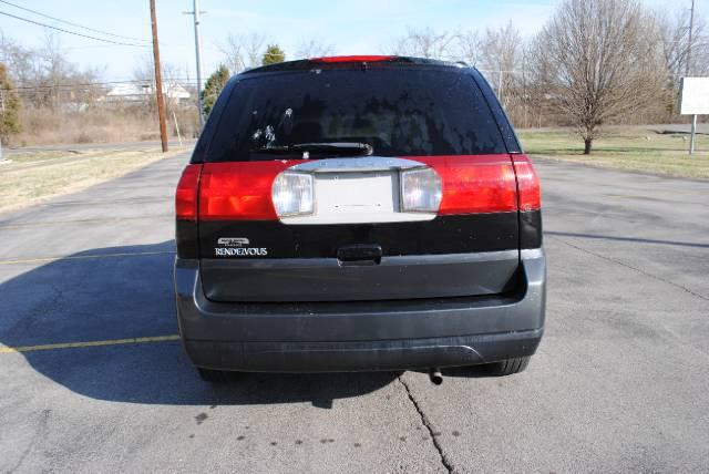 2005 Buick Rendezvous GS 460 Sedan 4D