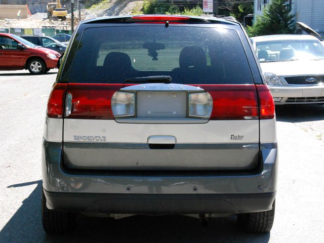 2005 Buick Rendezvous GS 460 Sedan 4D