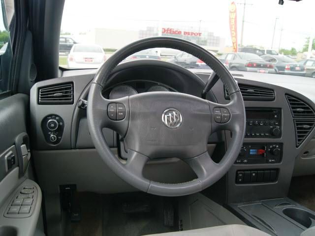 2005 Buick Rendezvous GS 460 Sedan 4D