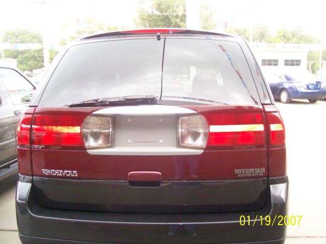 2005 Buick Rendezvous GS 460 Sedan 4D