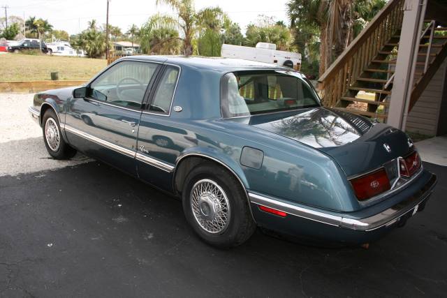 1992 Buick Riviera Base