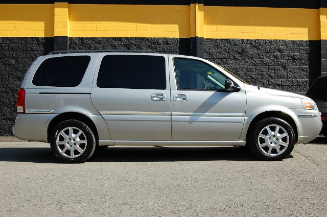 2005 Buick Terraza GS 460 Sedan 4D