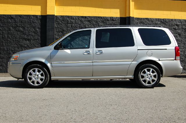 2005 Buick Terraza GS 460 Sedan 4D