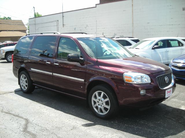 2006 Buick Terraza GS 460 Sedan 4D