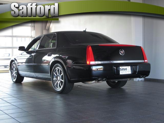 2006 Cadillac DTS XLT Pickup 4D 5 1/2 Ft