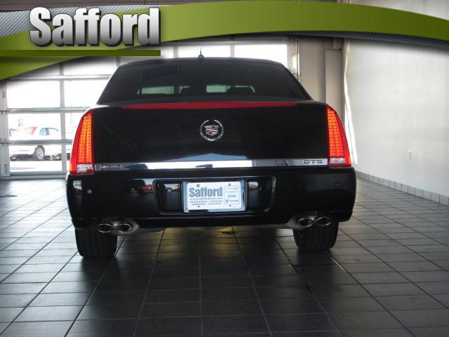 2006 Cadillac DTS XLT Pickup 4D 5 1/2 Ft