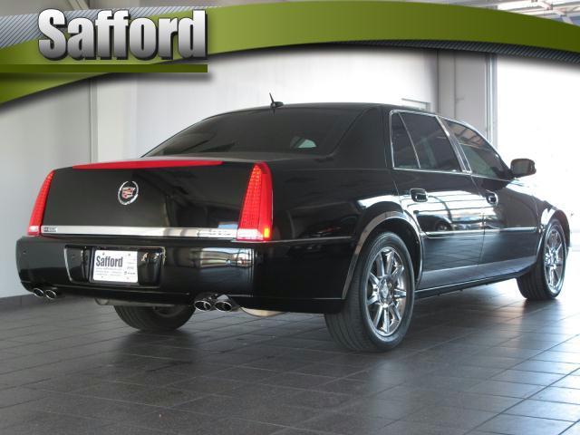 2006 Cadillac DTS XLT Pickup 4D 5 1/2 Ft