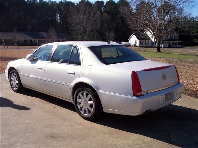 2006 Cadillac DTS Platinum Pickup 4D 5 1/2 Ft